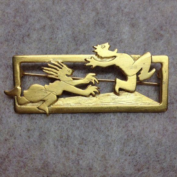Vintage JJ Jonette Goldtone Jewelry Brooch Pin Woman Chasing Man - Picture 1 of 2